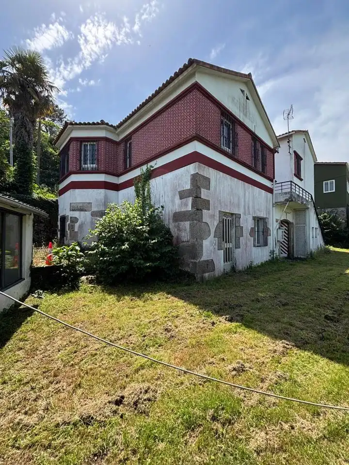 Vista exterior de Casa o xalet en venda en Betanzos amb Calefacció, Jardí privat i Terrassa