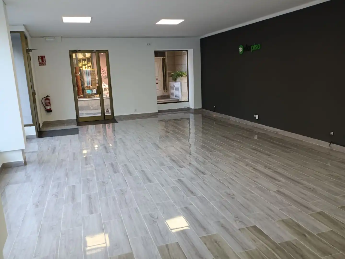 Business premises to rent in Rambla Joaquim Ruyra 61, imagen 3