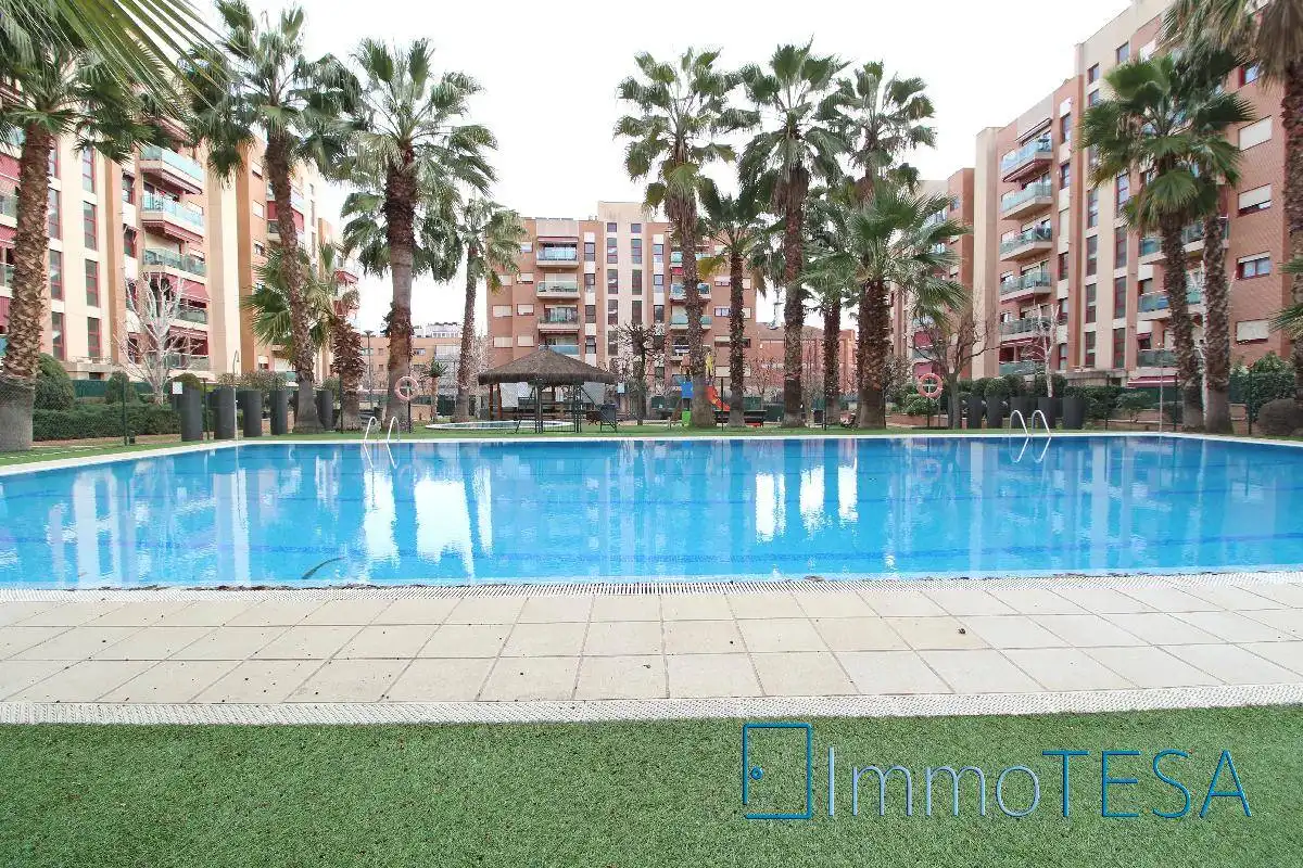 Piscina de Pis en venda en Barberà del Vallès amb Aire condicionat, Calefacció i Parquet
