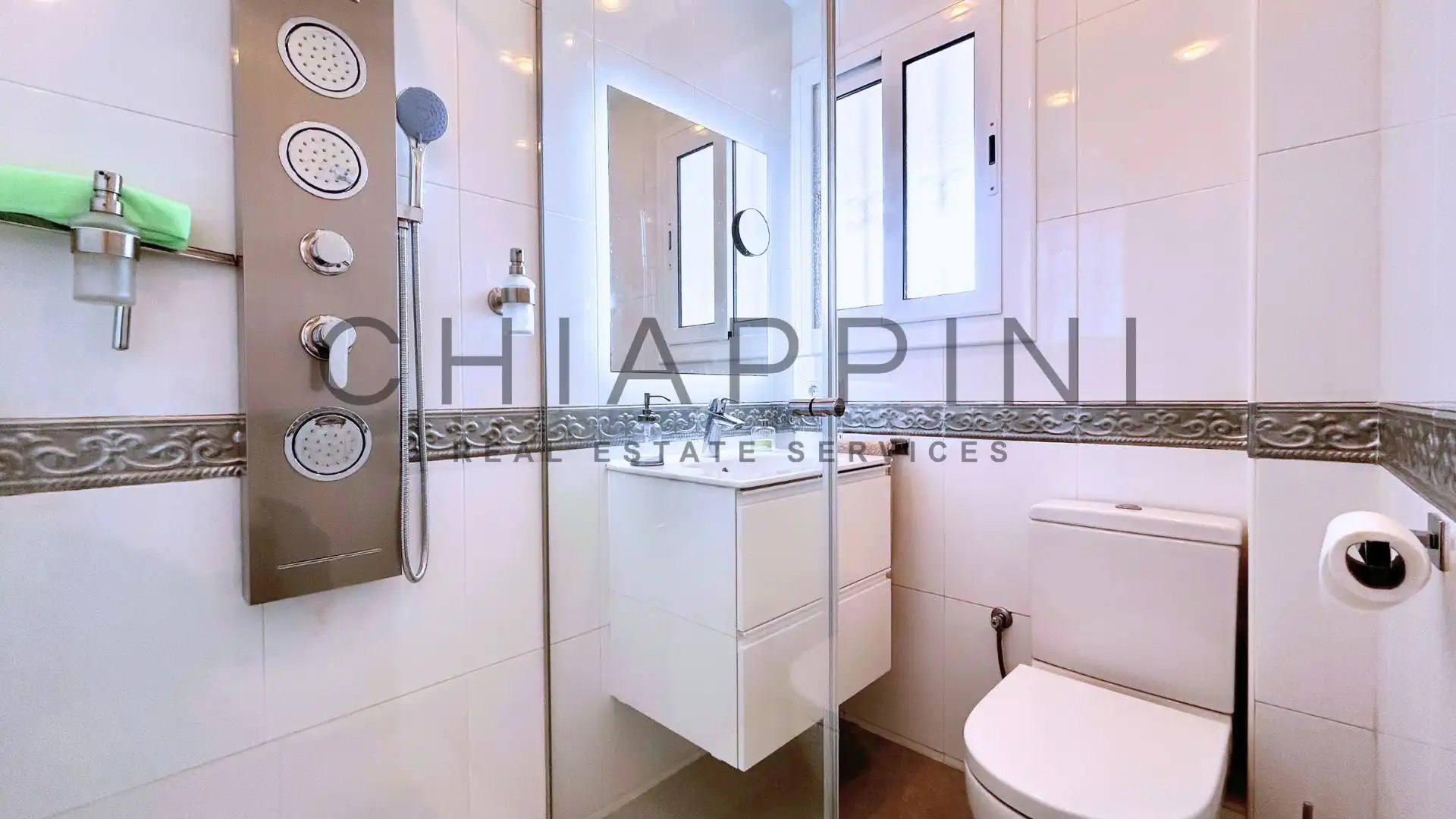 Badezimmer von Wohnungen zum Verkauf in Palamós mit Terrasse
