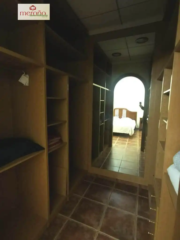 Schlafzimmer von Fabrikhallen zum Verkauf in Elche / Elx