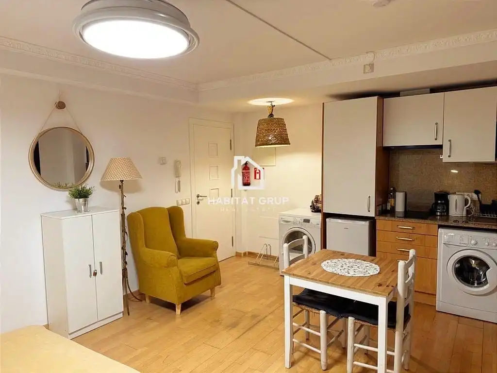Sala de estar de Estudio en venta en Girona