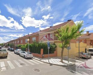 Vista exterior de Casa o xalet en venda en Cuenca Capital amb Aire condicionat i Terrassa