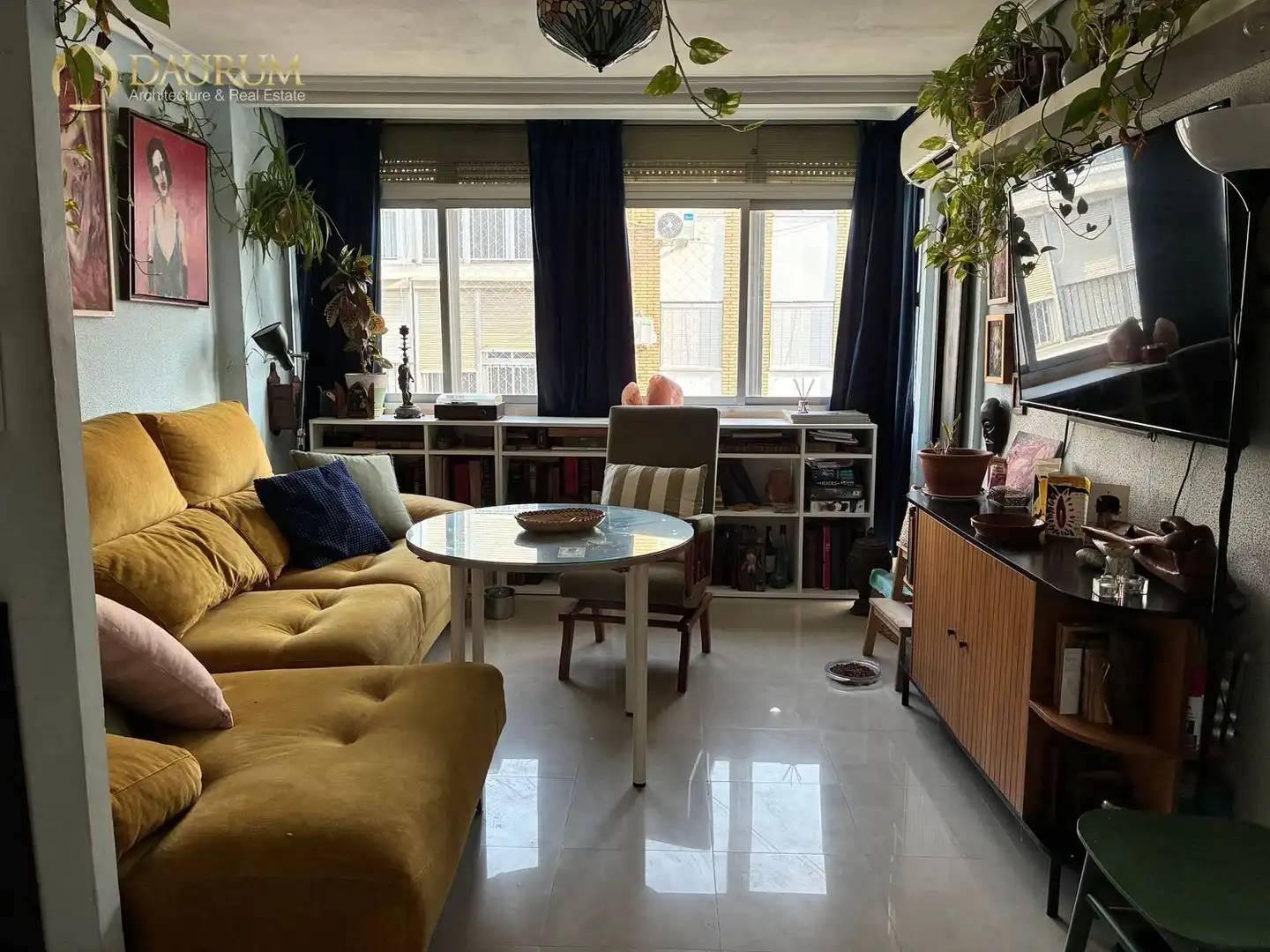 Living room of Flat for sale in Sevilla  with Air Conditioner and Furnished