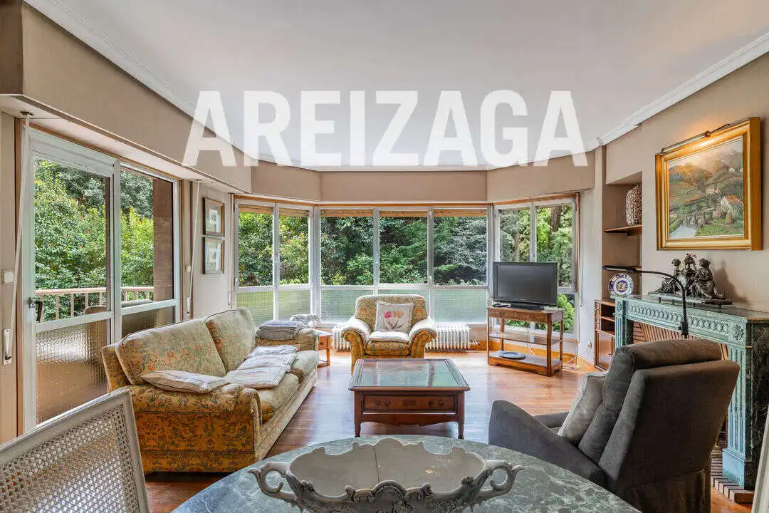 Living room of Flat for sale in Donostia - San Sebastián   with Heating, Terrace and Storage room