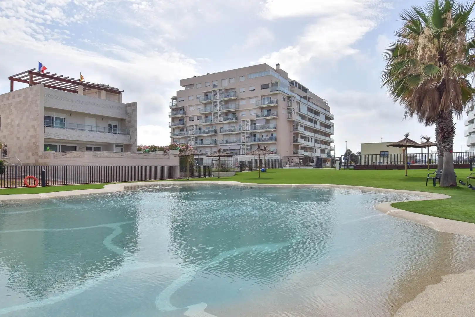 Piscina de Apartament de lloguer en El Puig de Santa Maria amb Aire condicionat, Calefacció i Terrassa