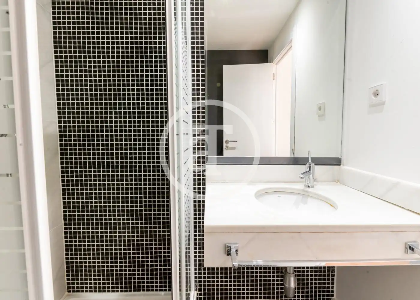 Bathroom of Duplexes for rent in Madrid  with Air Conditioner, Heating and Furnished