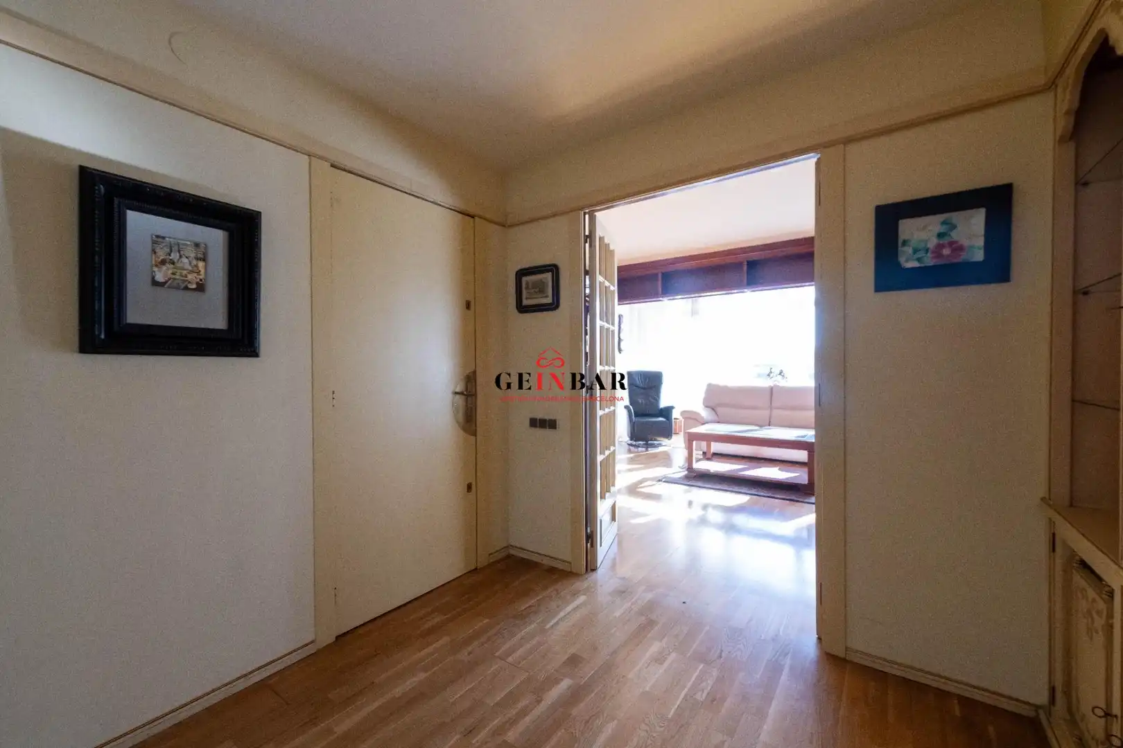 Wohnung zum Verkauf in Barcelona mit Klimaanlage, Heizung und Privatgarten