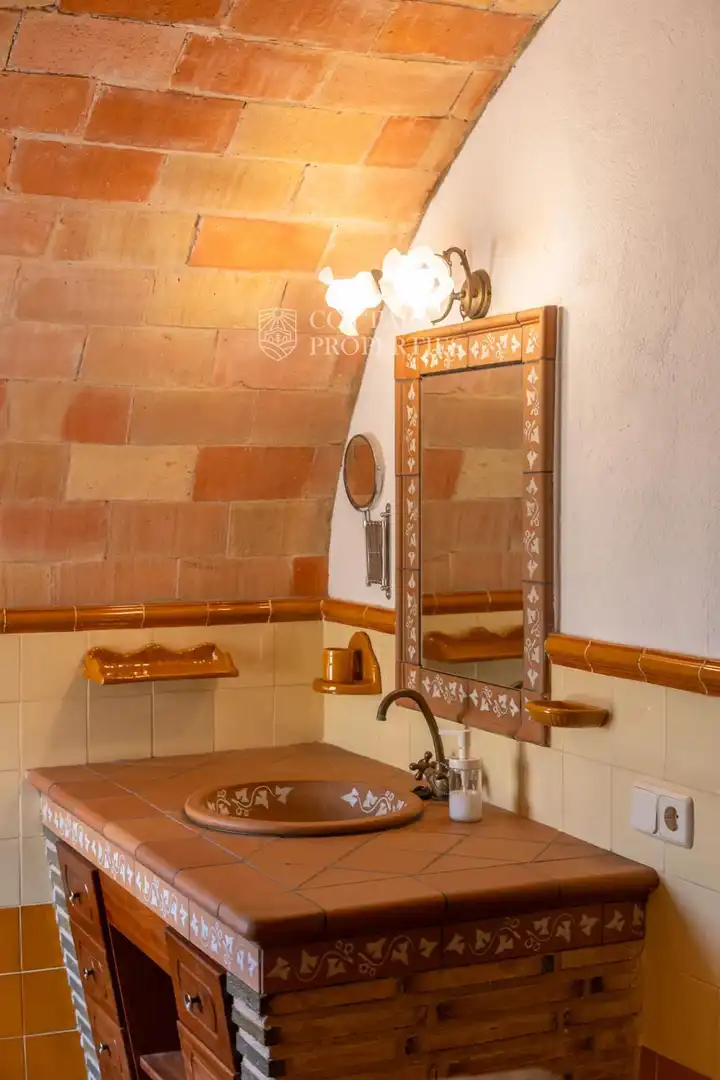 Baño de Finca rústica en venta en Garrigàs