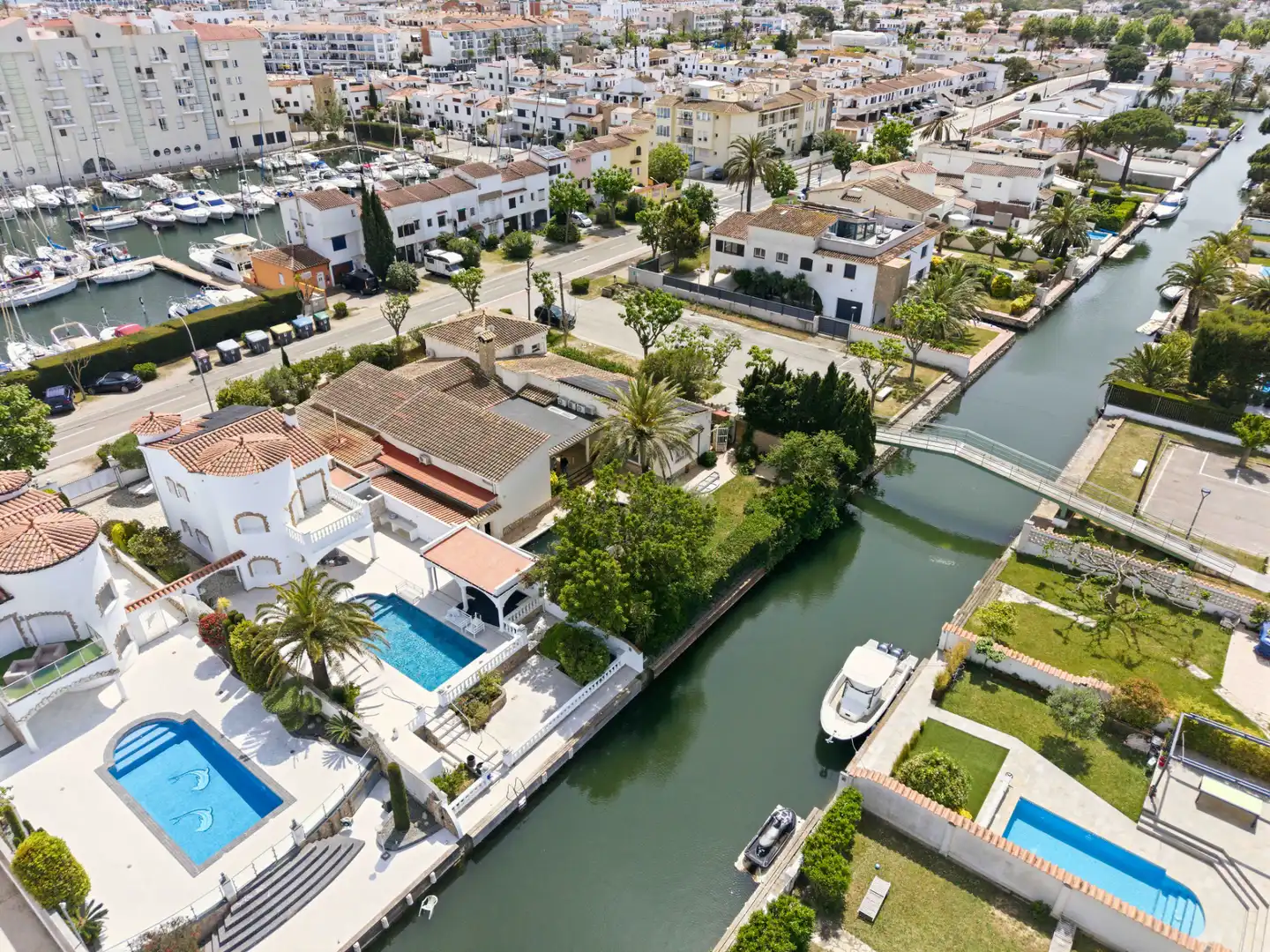 Vista exterior de Casa o chalet en venta en Empuriabrava con Aire acondicionado, Jardín privado y Terraza
