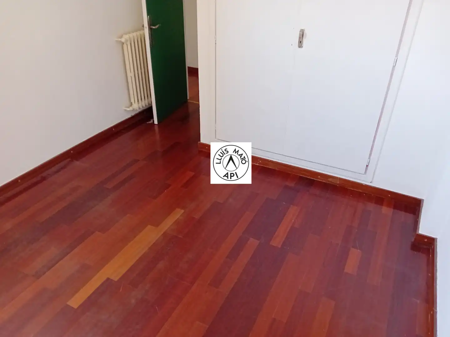 Piso en venta en Girona con Calefacción, Terraza y Internet