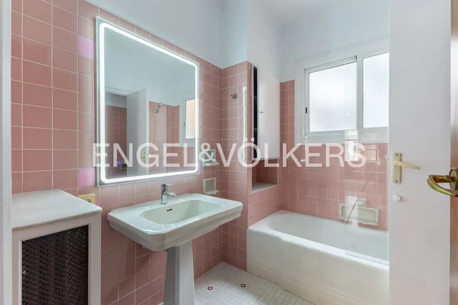 Badezimmer von Wohnung zur Miete in Valencia mit Klimaanlage, Heizung und Terrasse