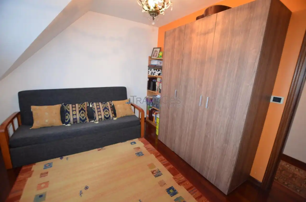 Dormitori de Casa o xalet en venda en Redondela amb Calefacció, Jardí privat i Terrassa