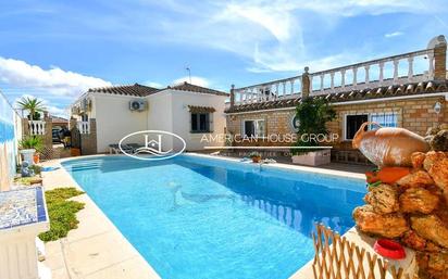 Piscina de Casa o xalet en venda en Chiclana de la Frontera amb Aire condicionat, Jardí privat i Terrassa