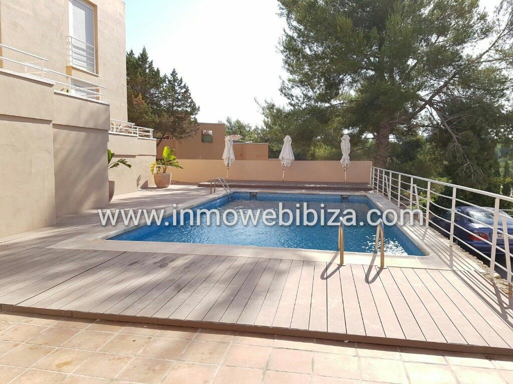 Piscina de Apartament de lloguer en Santa Eulària des Riu amb Terrassa, Moblat i Forn