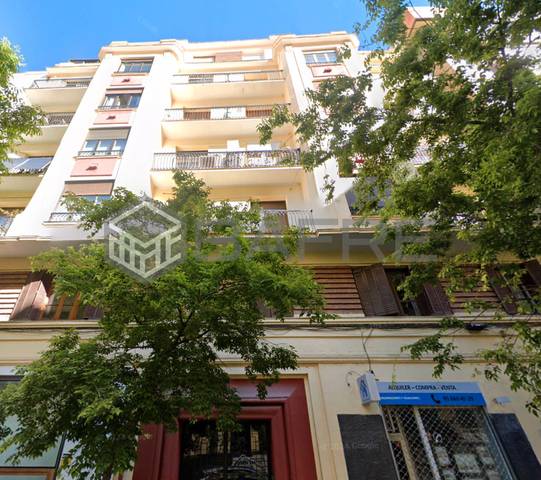 Piso en Venta en Calle de Benito Gutiérrez en Argüelles