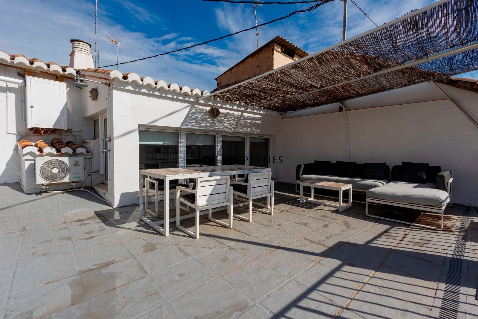 Terraza de Ático de alquiler en  Valencia Capital con Terraza, Piscina y Amueblado