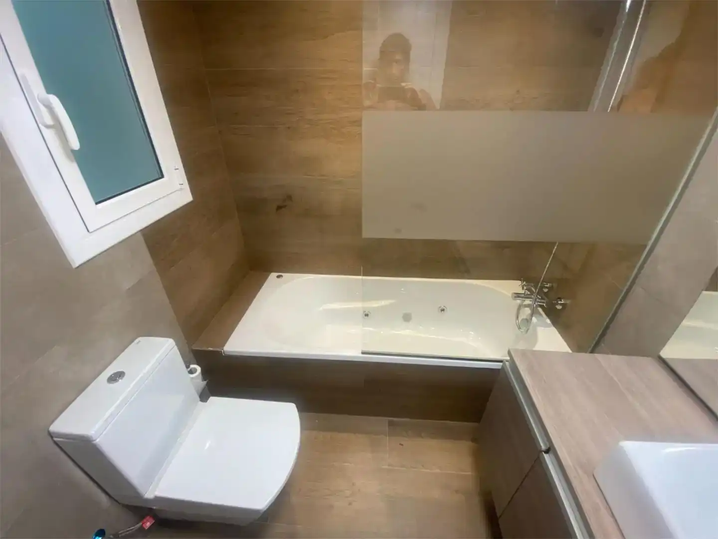 Badezimmer von Wohnung zum Verkauf in Calafell mit Klimaanlage, Schwimmbad und Balkon