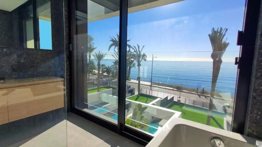 Schlafzimmer von Einfamilien-Reihenhaus zum Verkauf in El Campello mit Privatgarten, Terrasse und Abstellraum