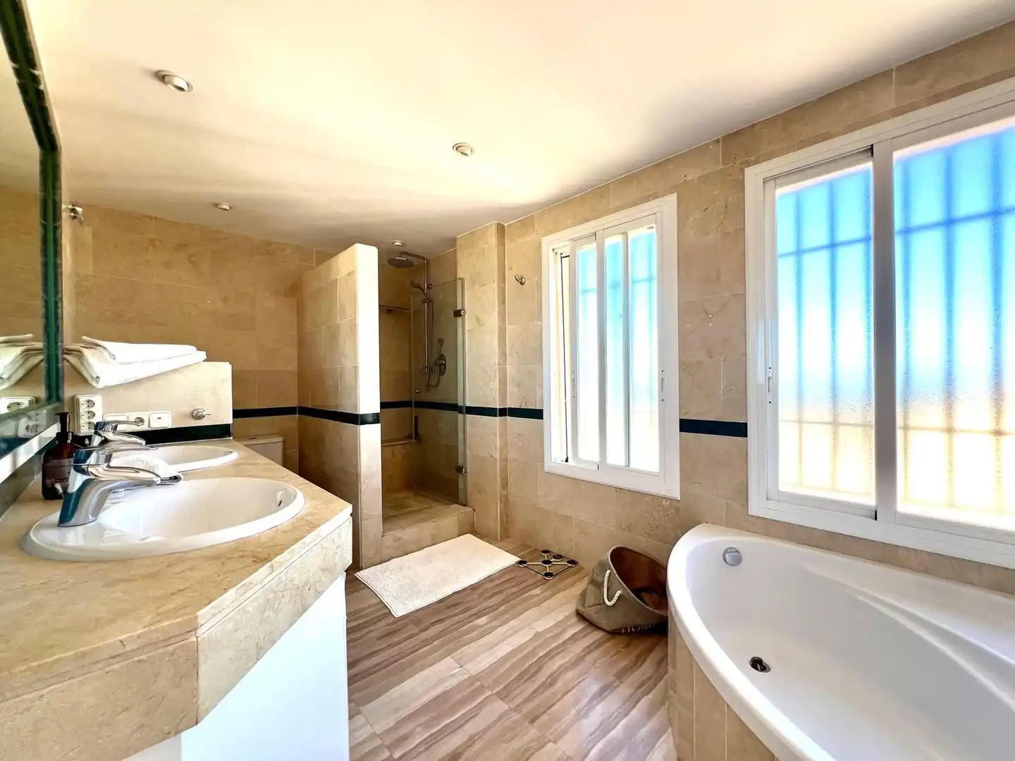 Bathroom of Attic for sale in Marbella  with Air Conditioner, Heating and Terrace