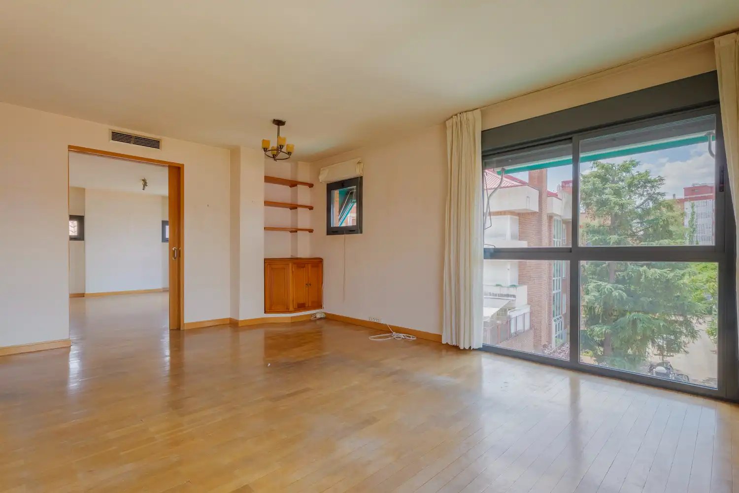 Sala d'estar de Dúplex en venda en Madrid amb Aire condicionat, Calefacció i Parquet