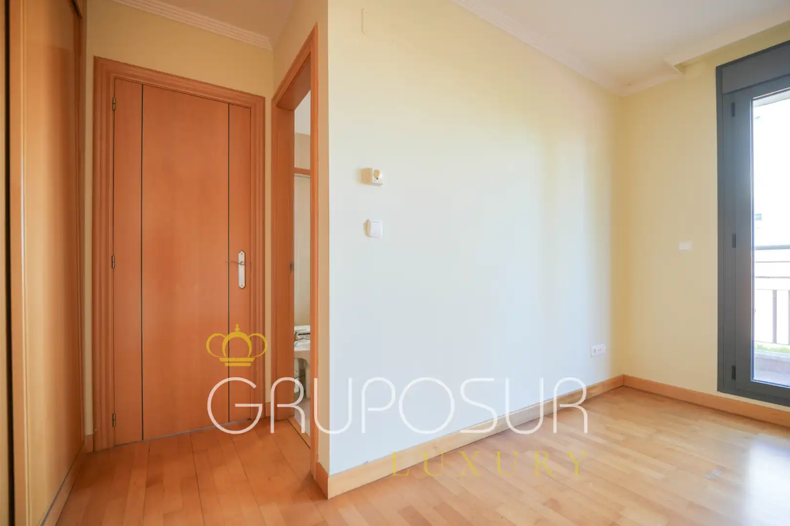 Dormitori de Casa adosada en venda en Valladolid amb Calefacció, Jardí privat i Parquet
