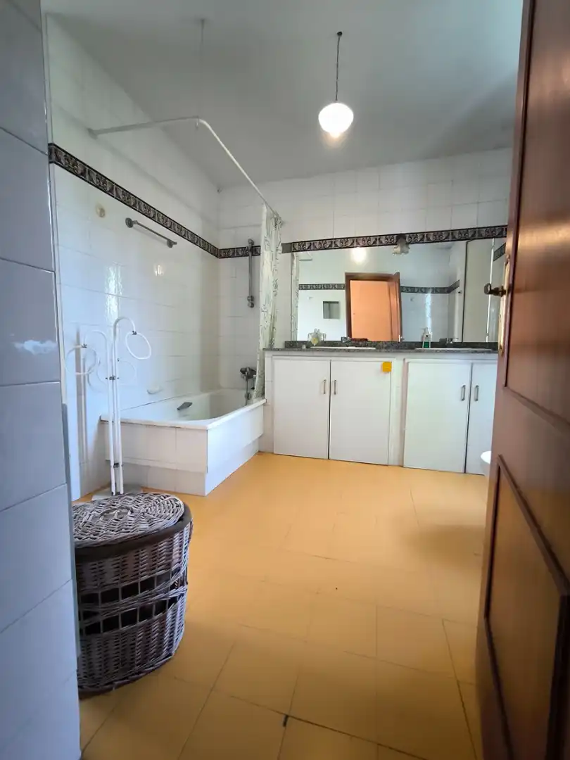 Baño de Casa o chalet en venta en Vilagarcía de Arousa con Calefacción, Jardín privado y Amueblado