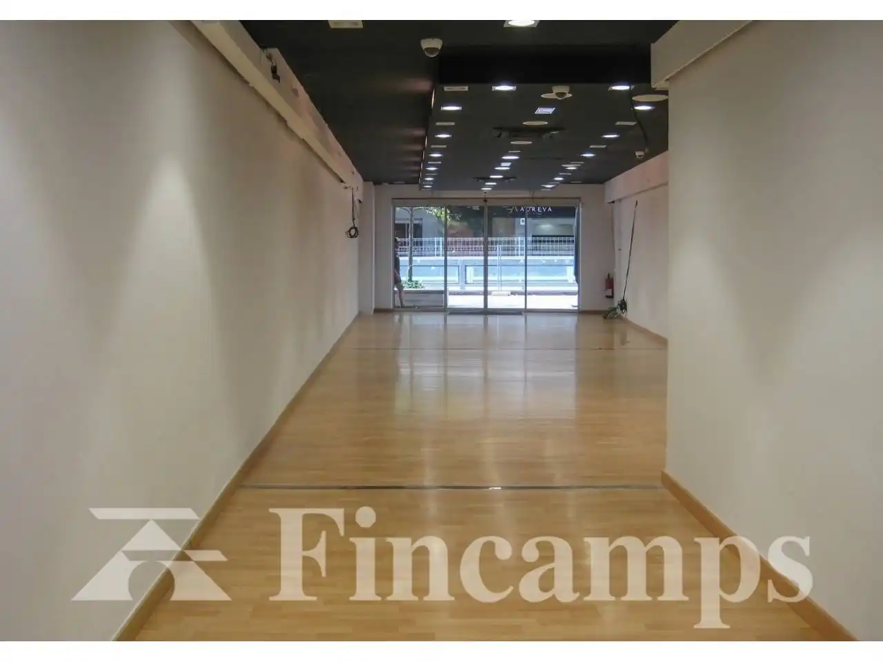 Local comercial de lloguer a Pasaje manresa 26, imagen 2