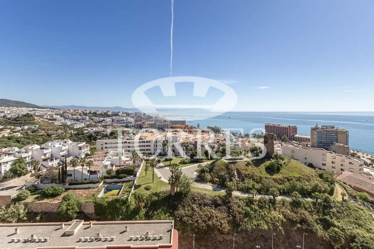 Vista exterior de Pis en venda en Benalmádena amb Aire condicionat, Terrassa i Traster