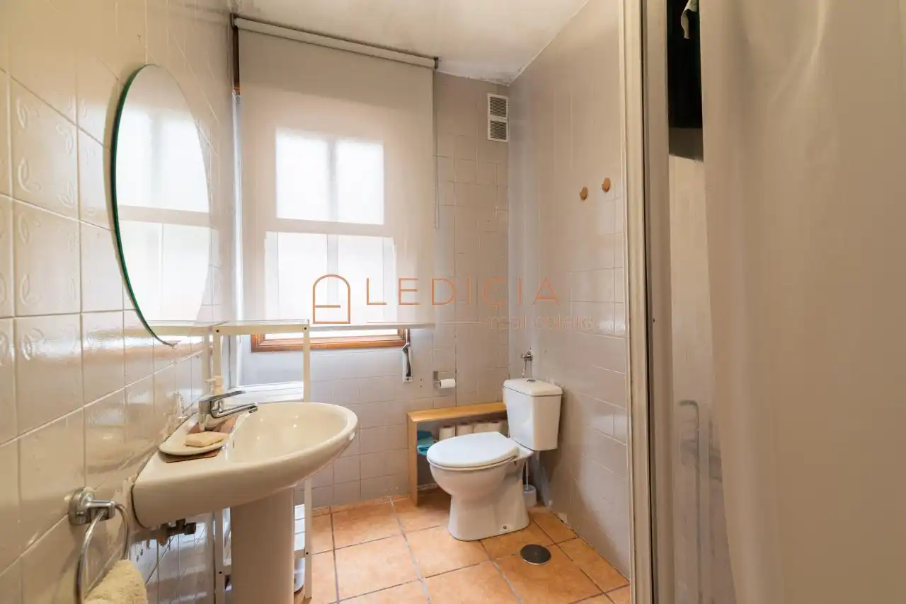 Bathroom of Houses for sale in Vigo   with Heating, Terrace and Storage room