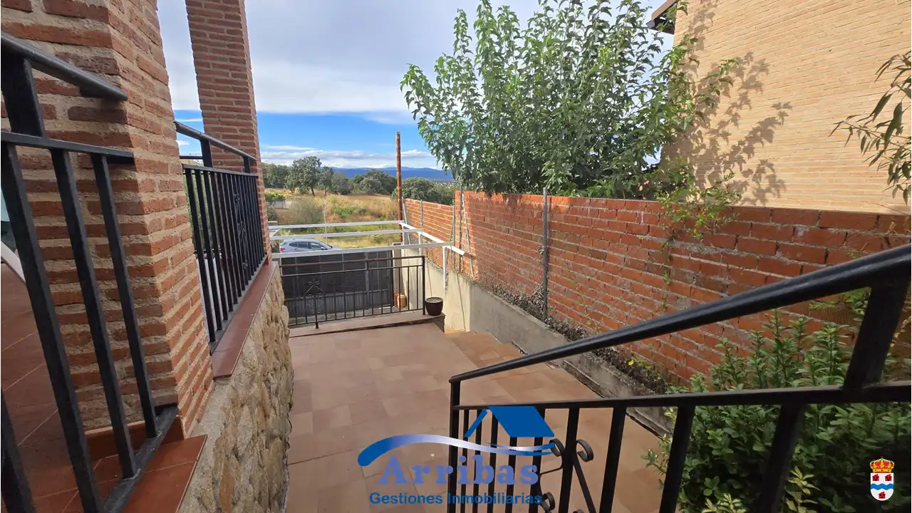 Vista exterior de Casa o chalet en venta en El Casar de Escalona con Calefacción, Jardín privado y Terraza