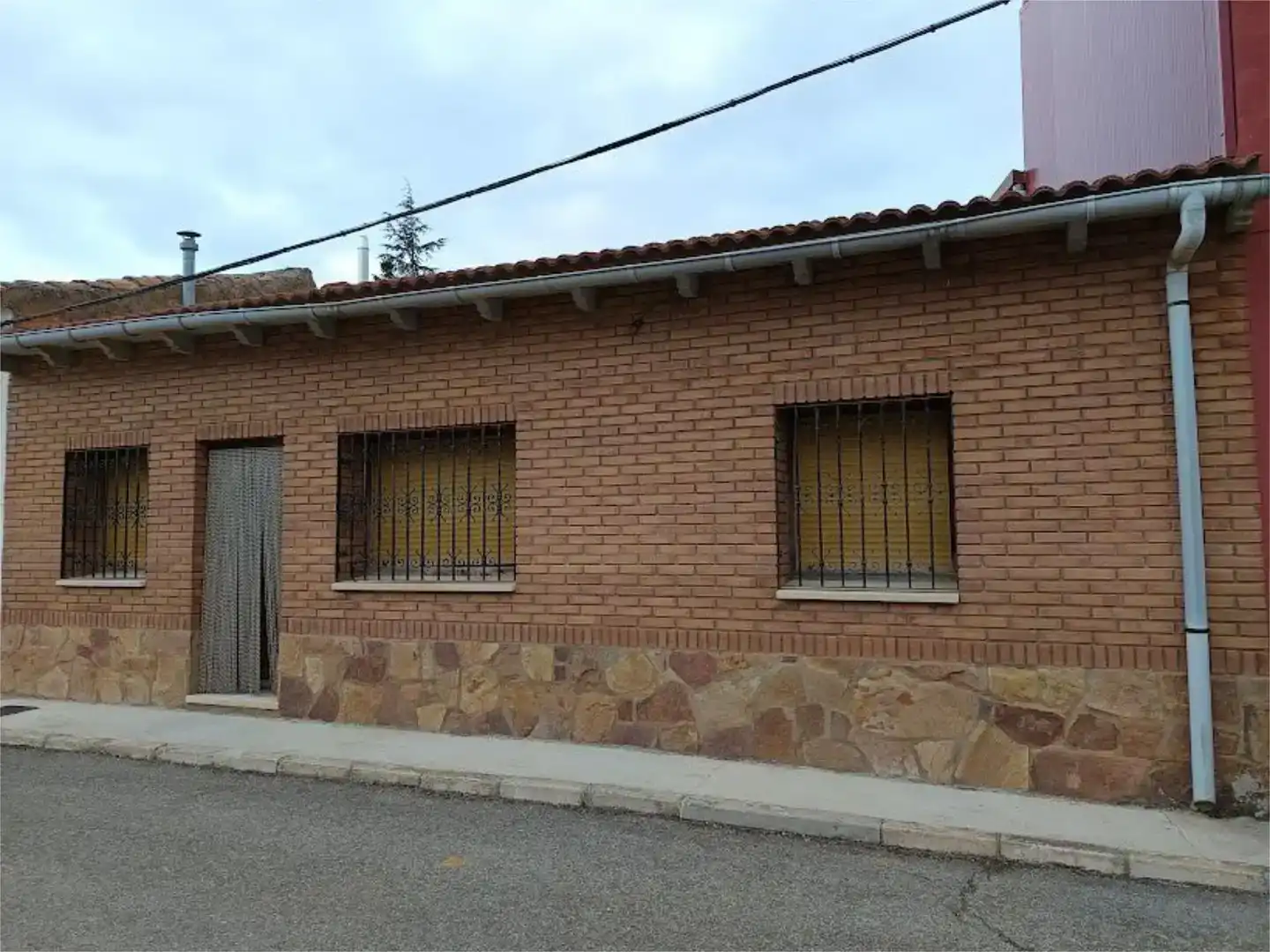 Vista exterior de Pis en venda en Noviercas amb Jardí privat