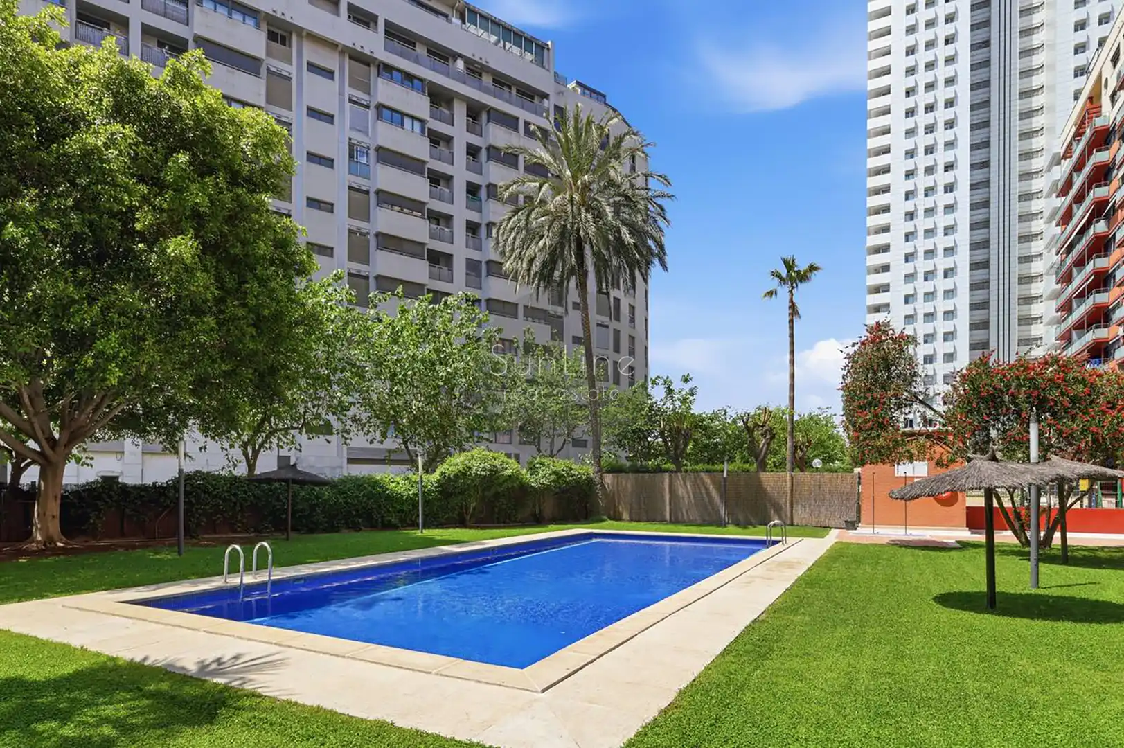 Piscina de Pis en venda en Valencia amb Aire condicionat, Terrassa i Moblat