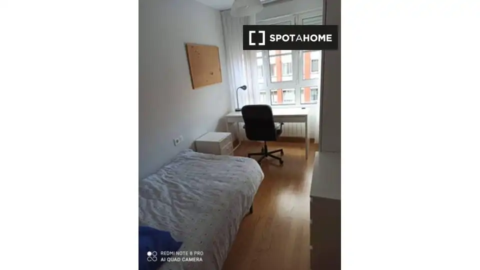 Habitación de Apartamento para compartir en Oviedo  con Aire acondicionado y Terraza