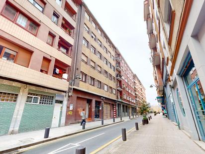 Vista exterior de Pis en venda en Bilbao 