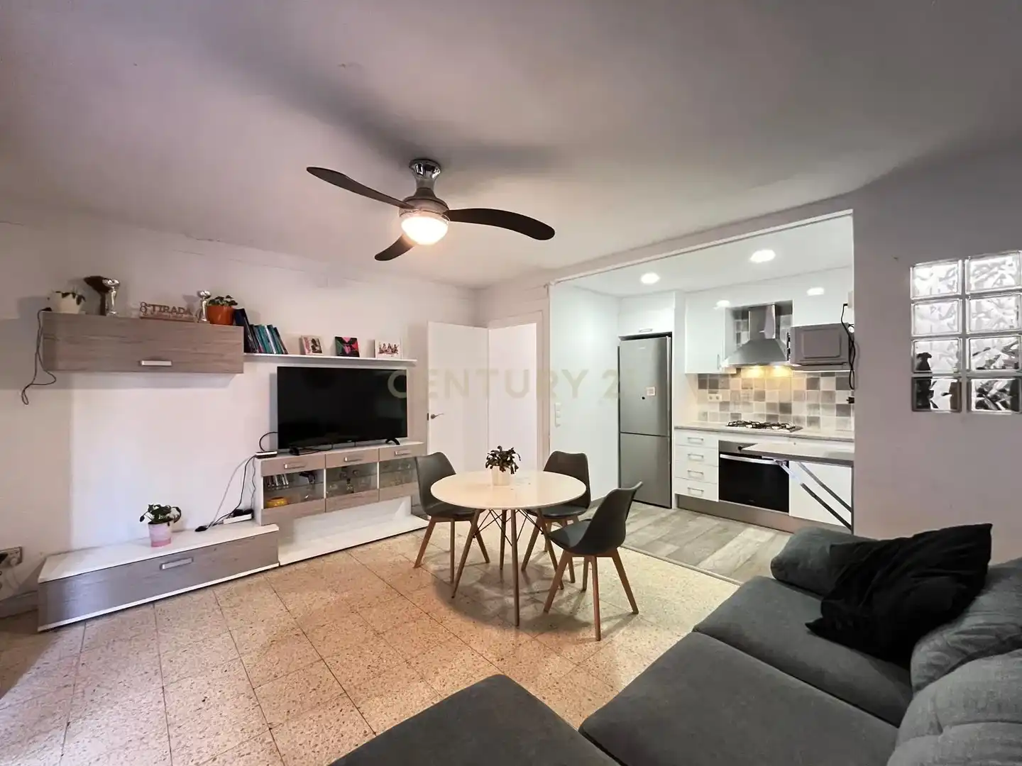 Living room of Detached homes for sale in Vilanova i la Geltrú  with Storage room, Oven and Balcony