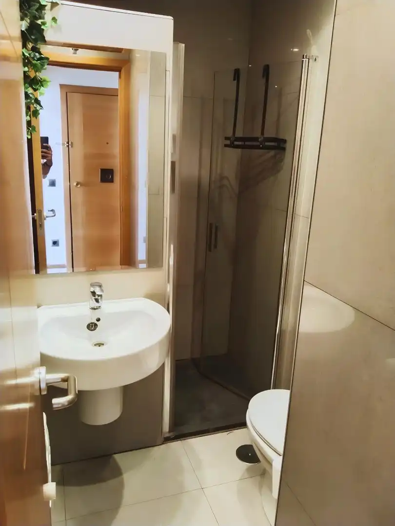 Badezimmer von Dachboden zur Miete in Madrid mit Klimaanlage, Heizung und Terrasse