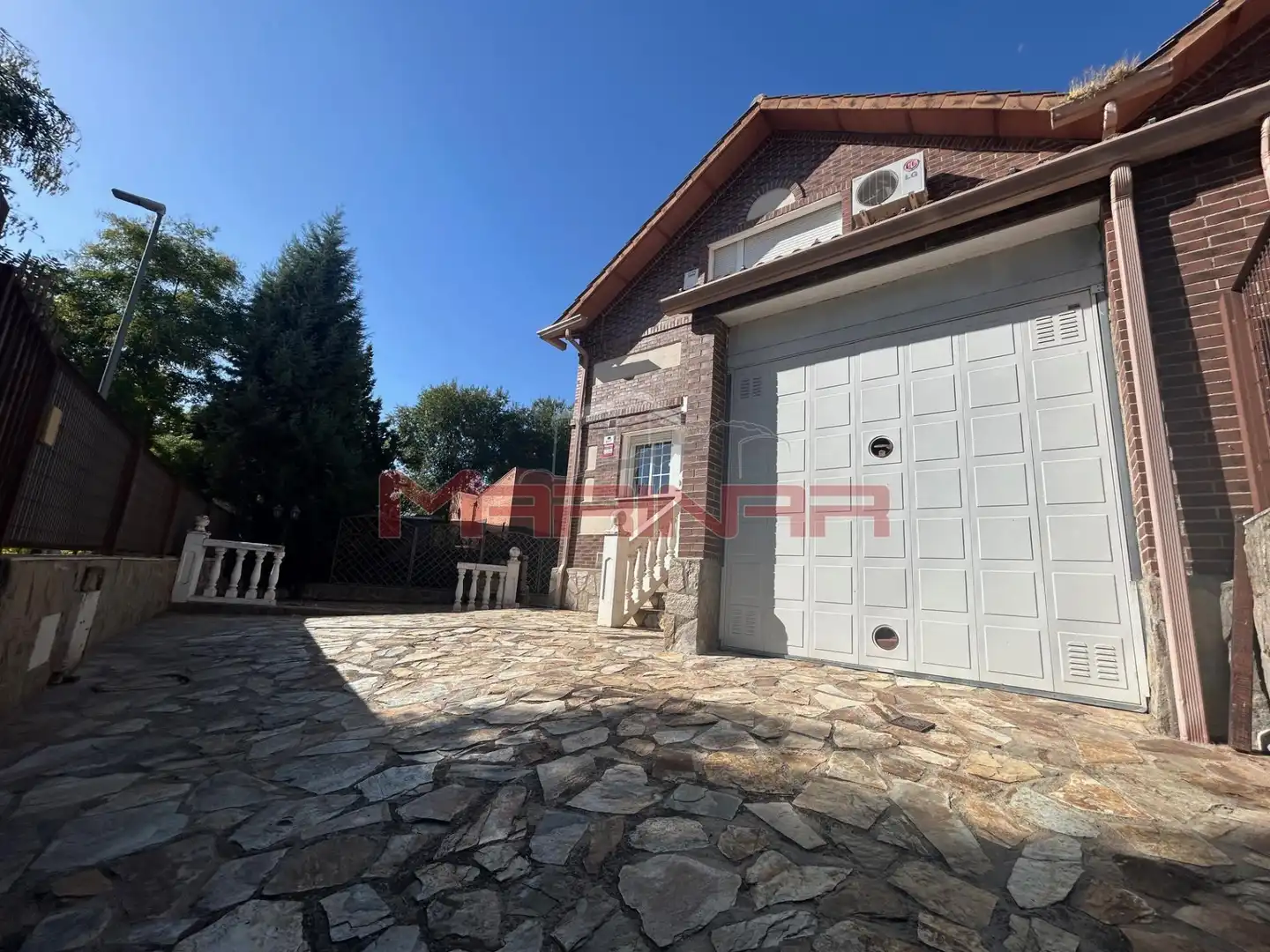 Vista exterior de Casa adosada en venda en Seseña amb Aire condicionat, Calefacció i Jardí privat