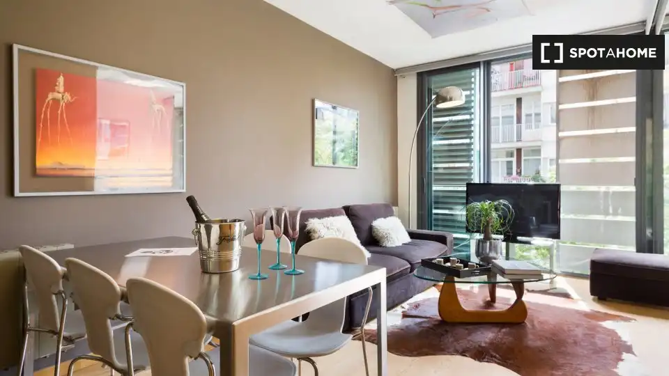 Flat with terrace to rent in Eixample