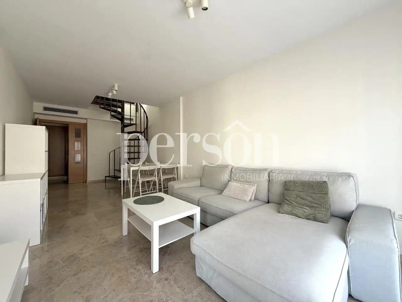 Living room of Flat for rent in Torrent  with Air Conditioner, Terrace and Furnished