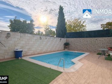 Adosado con piscina en venta en Avenida De los Derechos Humanos