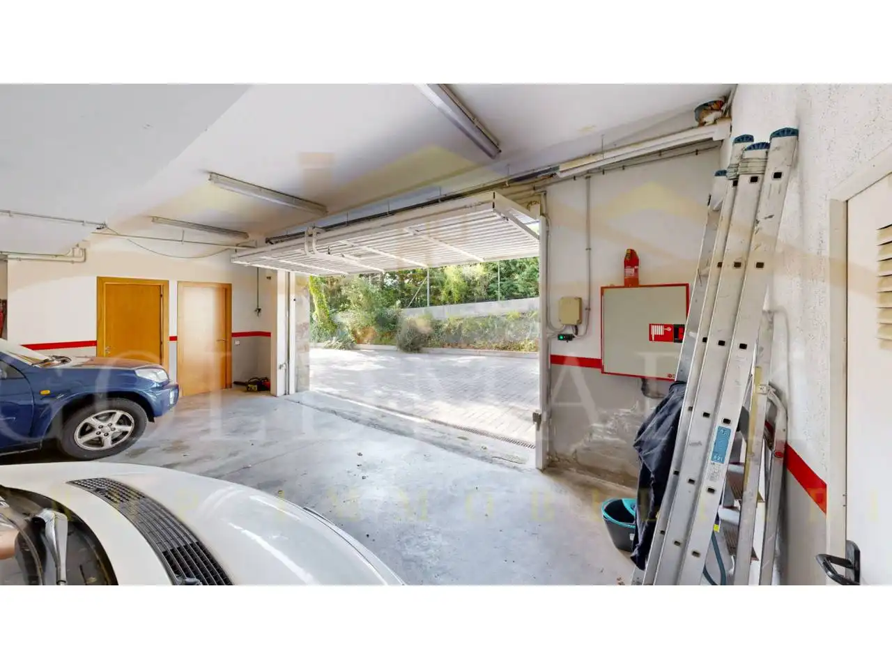 Aparcament de Casa o xalet en venda en Sabadell amb Aire condicionat, Jardí privat i Terrassa