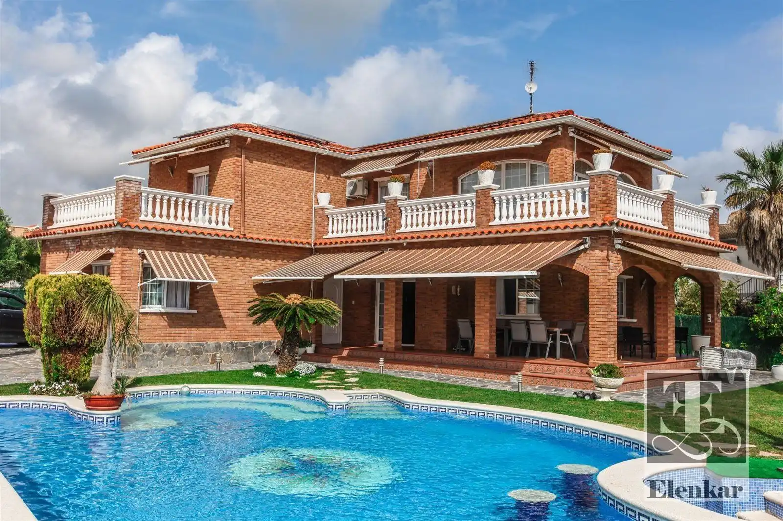 Villa con piscina in vendita a ACUARI