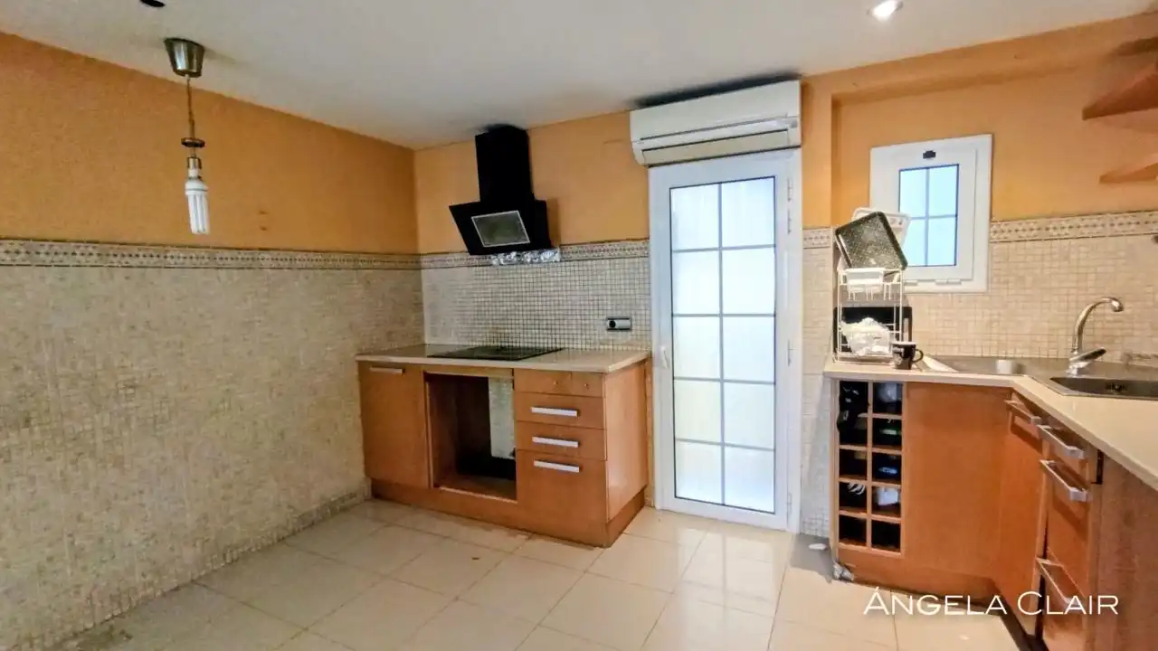 Cocina de Piso en venta en Ripollet con Calefacción, Parquet y Balcón