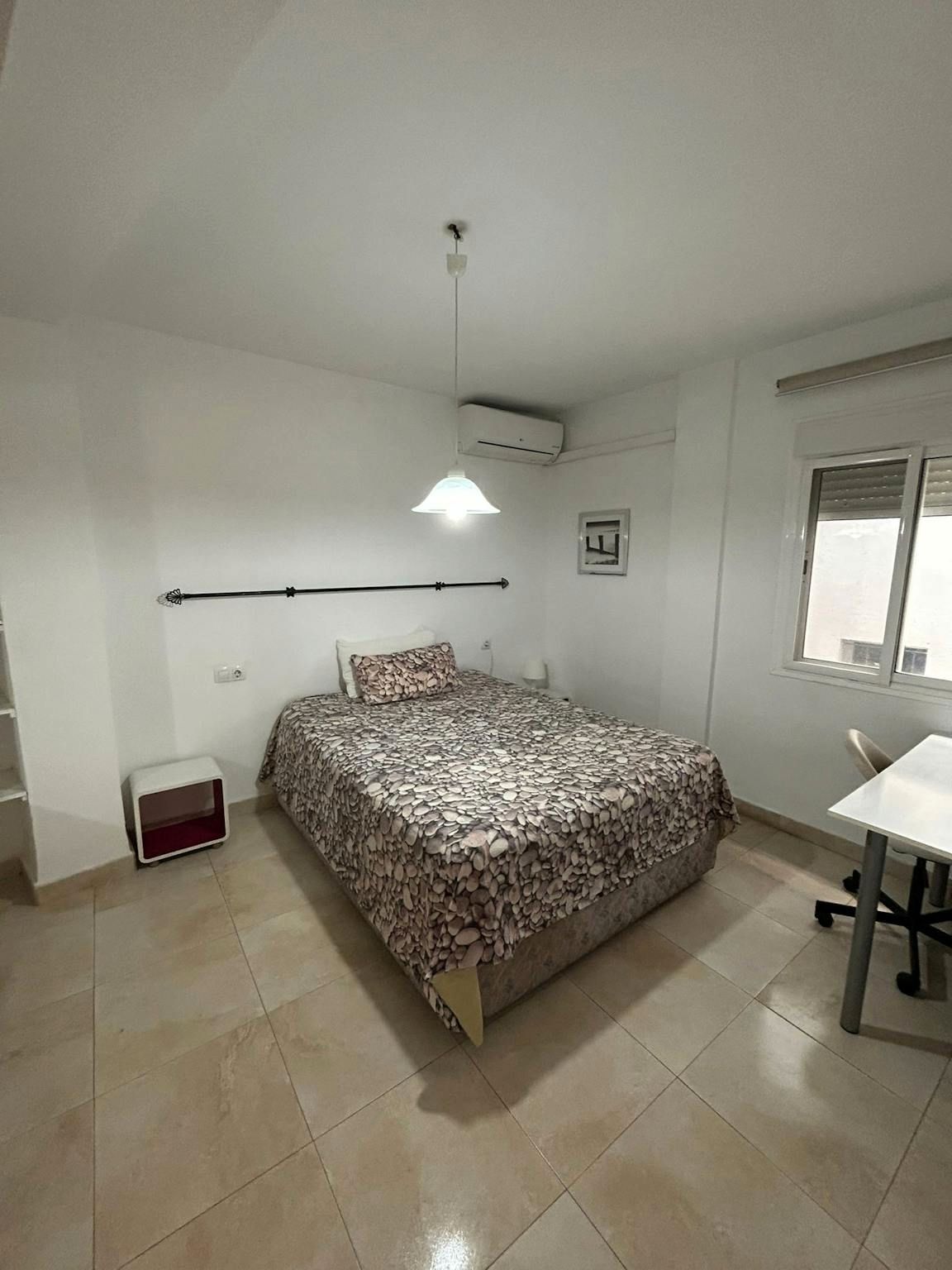 Bedroom of Flat for share in  Sevilla Capital  with Air Conditioner, Furnished and Washing machine