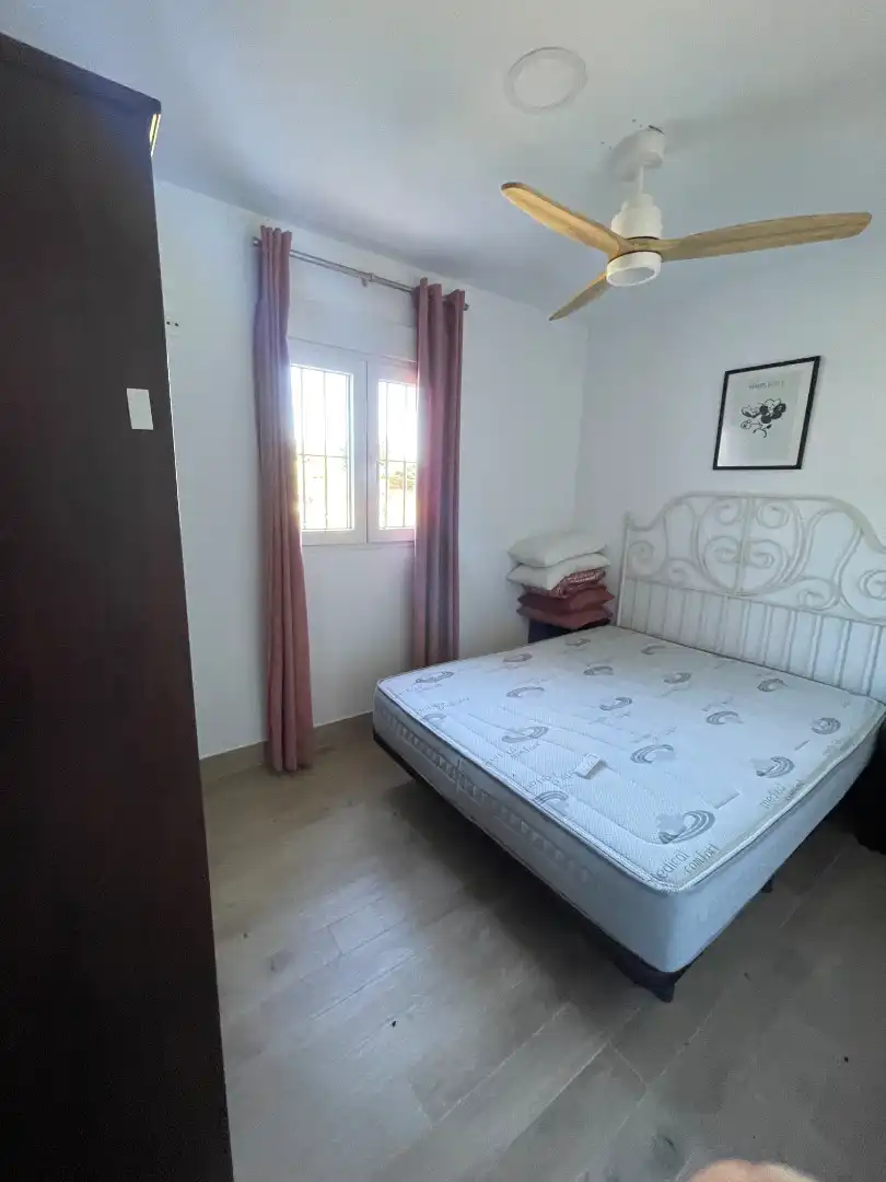 Dormitori de Casa o xalet en venda en Chiclana de la Frontera amb Calefacció, Jardí privat i Moblat