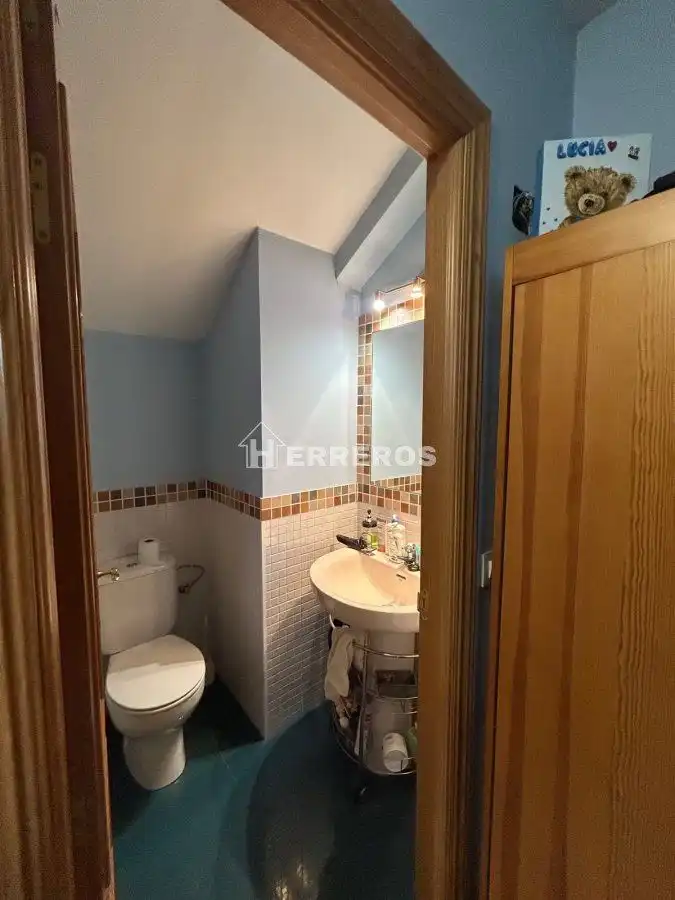 Baño de Casa adosada en venta en  Logroño con Aire acondicionado, Calefacción y Jardín privado