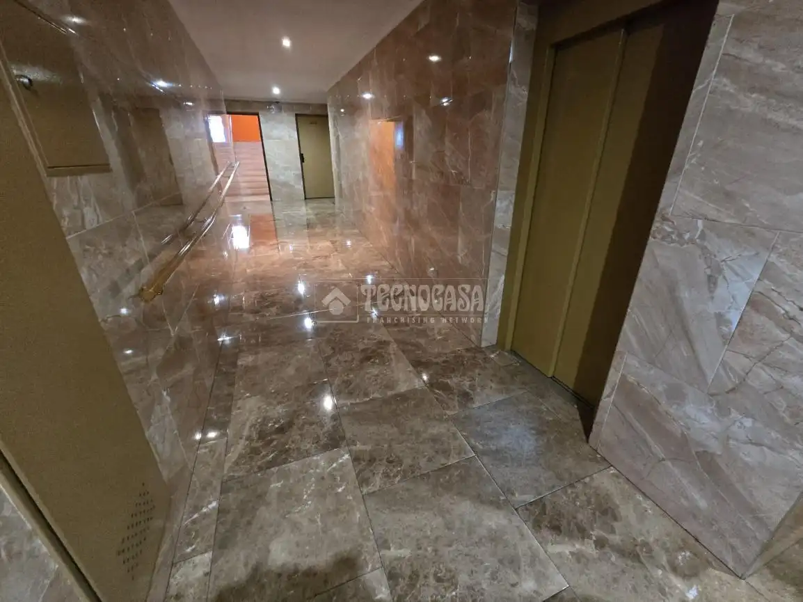 Flat for sale in Madrid  with Air Conditioner, Heating and Furnished