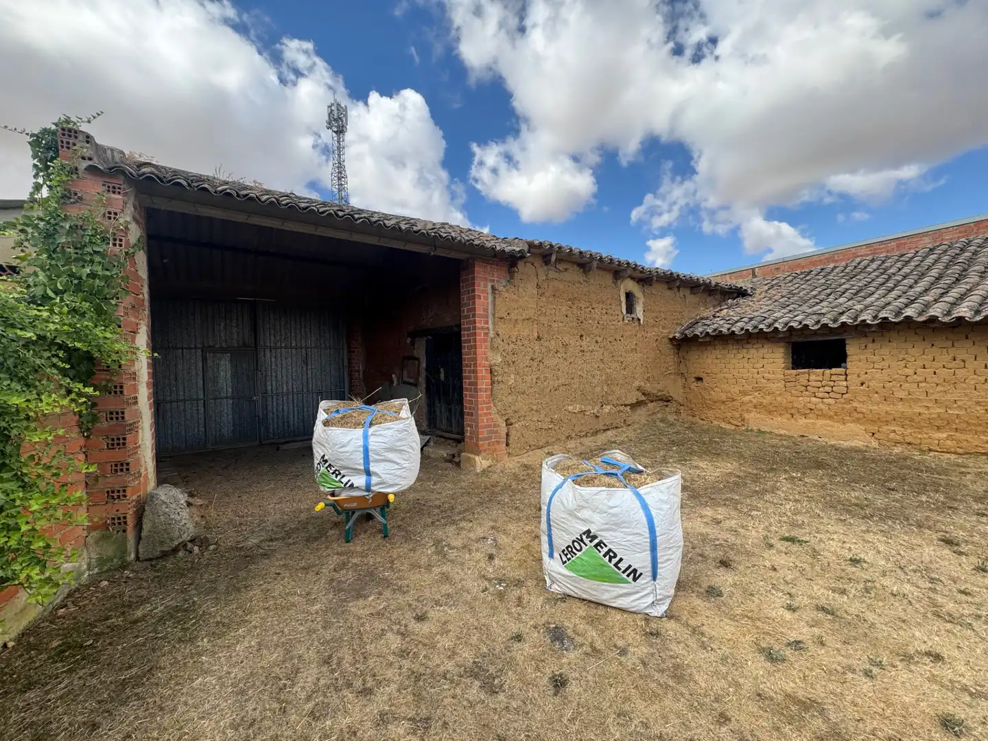Vista exterior de Finca rústica en venta en Osorno la Mayor con Jardín privado, Trastero y Piscina