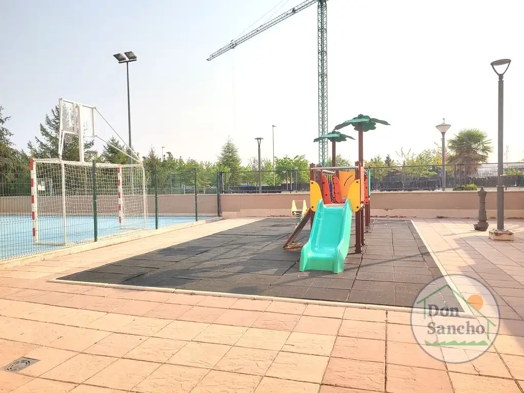 Swimming pool of Attic for sale in Valladolid  with Air Conditioner, Heating and Terrace